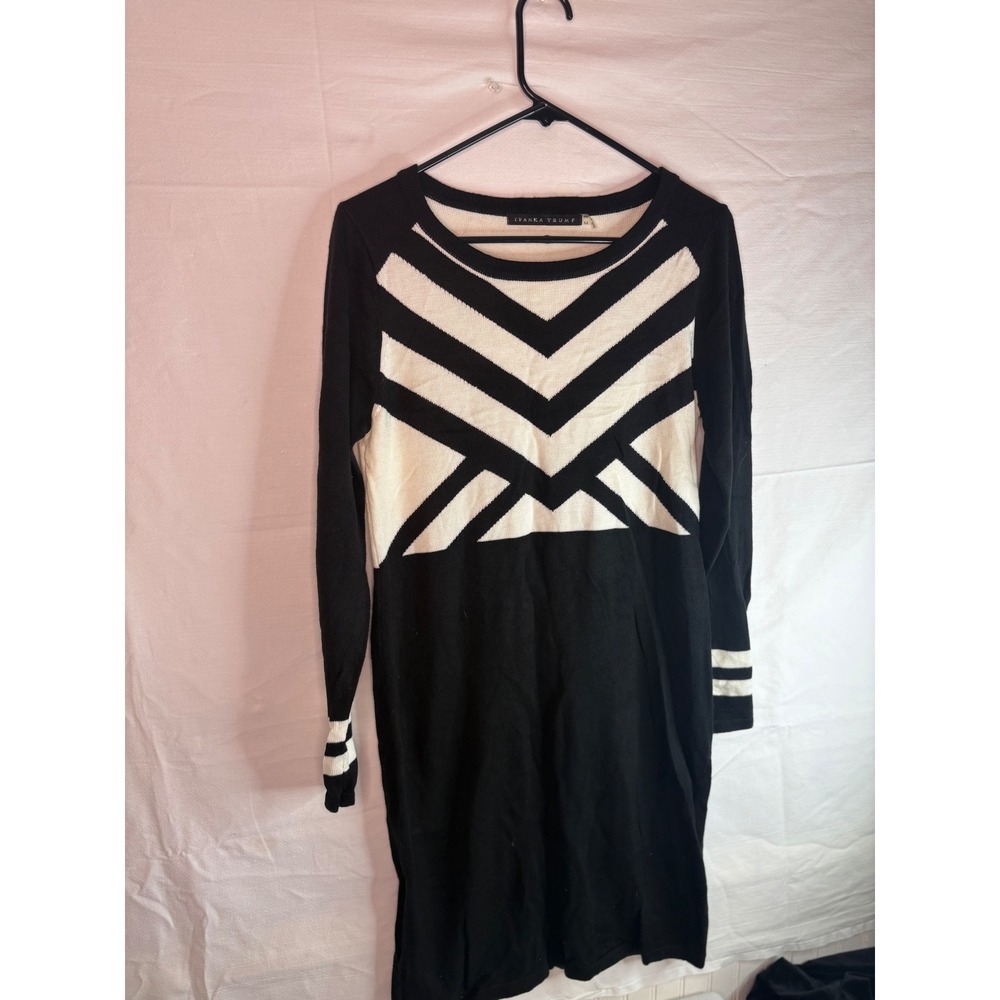 Ivanka Trump Black White Geometric Chevron Knit Long Sleeve Sweater Dress Size M